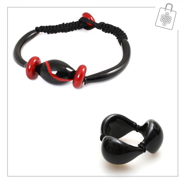 Cornelia-NR-con-bracciale-Bette-nero